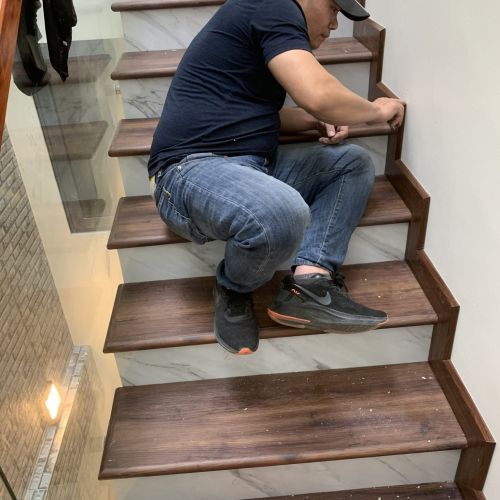 Cầu thang nhựa giả gỗ SPC